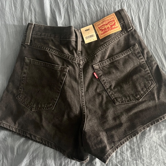 Levi's Women's High Waisted Mom Shorts - Picture 4 of 8